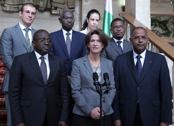 La directrice générale du groupe ENGie Isabelle Kocher (Milieu)
