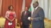 Le chèque d&#039;environ 56 millions FCFA du président camerounais remis au ministre Mambé