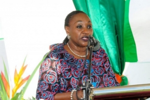 Côte d’Ivoire/Vente illicite de médicaments : Raymonde Goudou annonce la destruction totale du marché noir d’Adjamé Roxy
