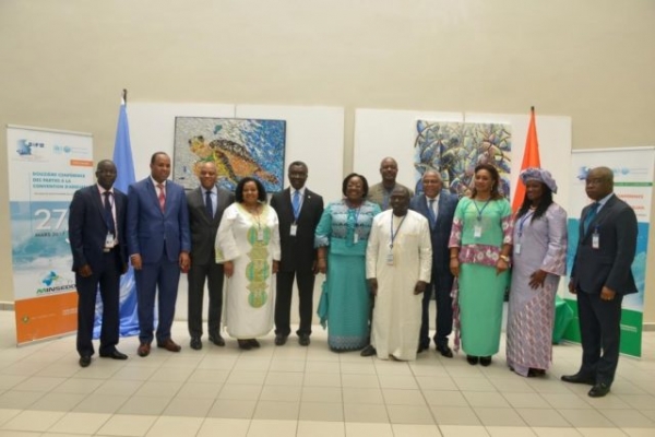 Photo de famille à l&#039;issue de la cérémonie de clôture de la 12ème Cop