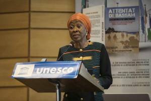 Pr&eacute;sentation-d&eacute;dicace de livre/&nbsp;SEMme Bakayoko-Ly : " Ce livre montre l'int&eacute;r&ecirc;t de la C&ocirc;te d'Ivoire pour les questions s&eacute;curitaires ''