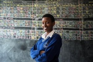 Enid Mbabazi est l&#039;une des milliers de jeunes femmes et hommes qui aiguisent leurs compétences d&#039;employabilité dans le projet Akazi Kanoze mené par EDC au Rwanda