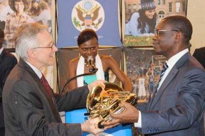 Arts-Education : Les USA offrent un important lot d’instruments de musique à l’orchestre et la fanfare de l’Université FHB