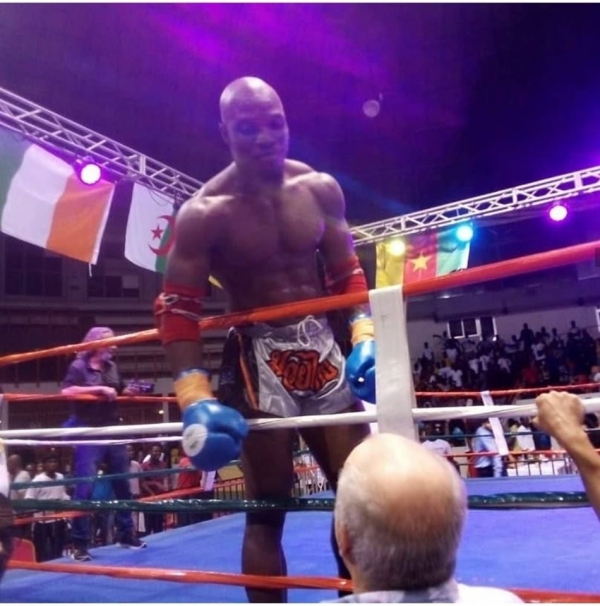 Boxe thaïlandaise : le Franco-polonais Patrick Liesicki démonte l’Ivoirien Oly La Machine