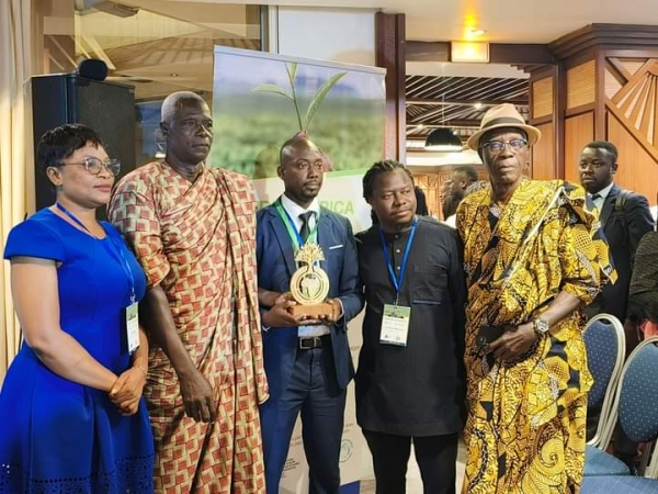 Côte d’Ivoire/Préservation de l’environnement : le journaliste Ismaël Angoh remporte le Prix CFI pour le climat-Terra à Abidjan
