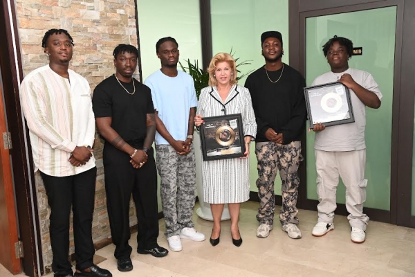 C&ocirc;te d'Ivoire/Audience : la Premi&egrave;re Dame Dominique Ouattara &eacute;change avec Yaya Tour&eacute; et la Team Paiya