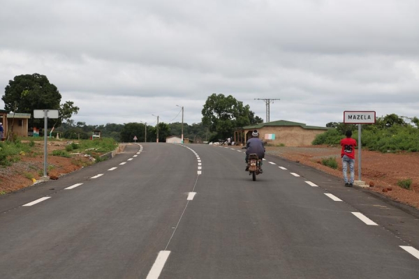 Une route transfrontalière construite par une entreprise chinoise ouvre la voie au bien-être des habitants du nord ivoirien (REPORTAGE)