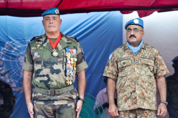 Le Général L&#039;Hôte (à Gauche) est le nouveau commandant des forces Onusiennes en Côte d&#039;Ivoire 