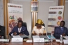 Mme Massandjé Touré-Litse et M. Joseph Boahen Aidoo signent l&#039;Accord d&#039;Abidjan (13/04/2017)