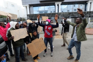 Tunisie: Heurts entre la police et des migrants