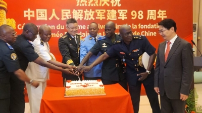 L’anniversaire de la fondation de l’Armée populaire de libération de Chine : 98 ans d’histoire célébrés en Côte d’Ivoire