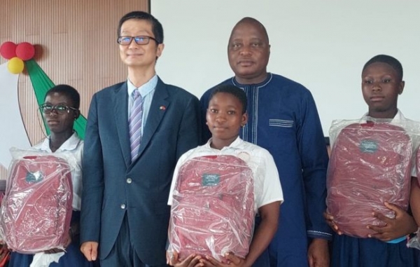 Deux lycées célèbrent le 40ème anniversaire de l’établissement des relations diplomatiques entre la Côte d’Ivoire et la Chine