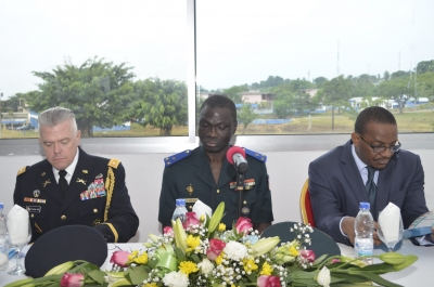 le général de division, Touré Sékou, du commandant des opérations tactiques d’ « Obangame express 2017 », le capitaine de la marine américaine, Heidi Agle, et directeur de cabinet du ministre auprès du président de la République chargé de la Défense
