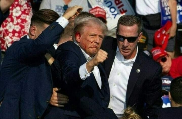 Pr&eacute;sidentielle am&eacute;ricaine : Donald Trump &eacute;chappe &agrave; la mort &agrave; un meeting