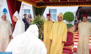 Sa Majesté le Roi préside à M’diq une réception à l’occasion de la glorieuse Fête du Trône